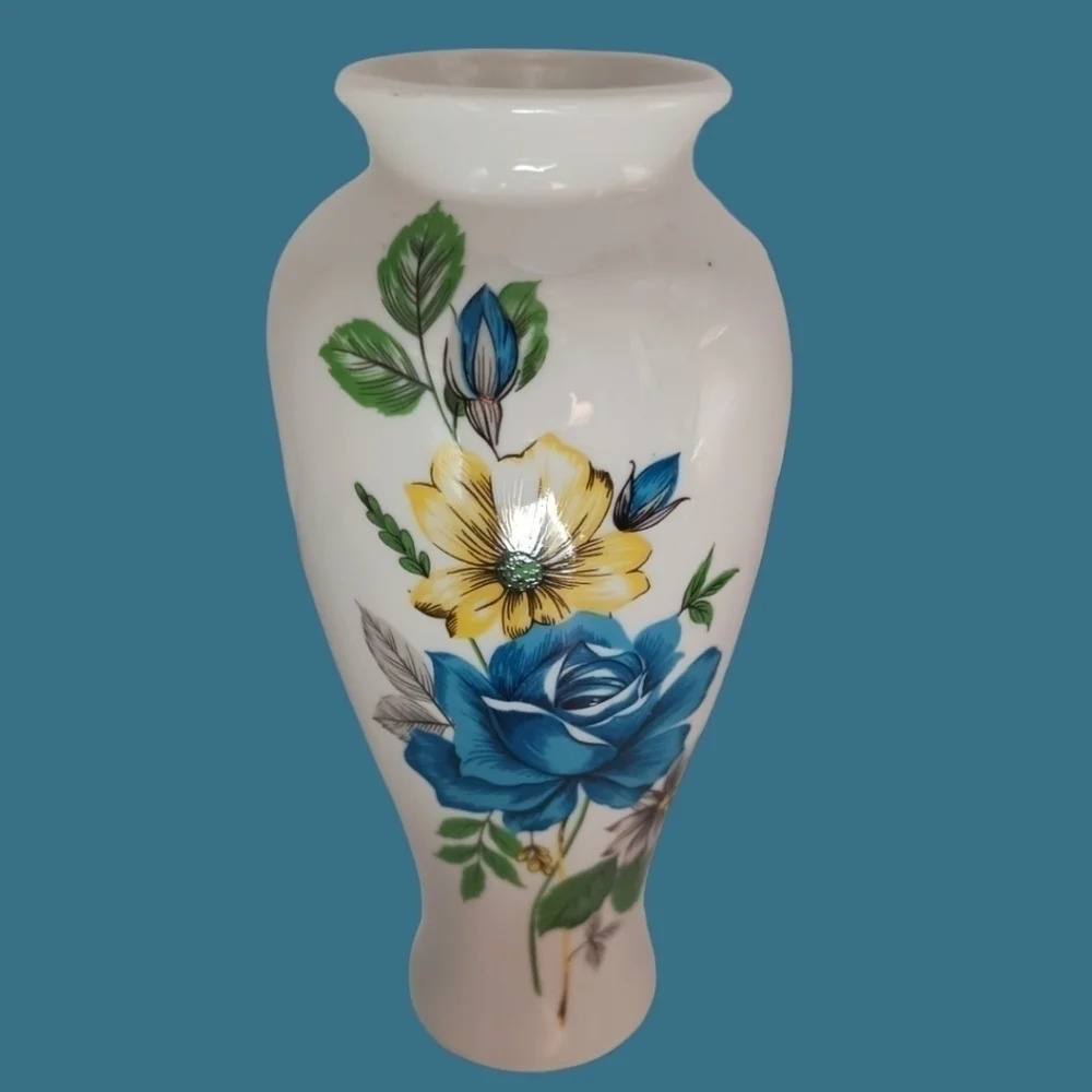 Vtg ceramic floral vase white/blue/yellow